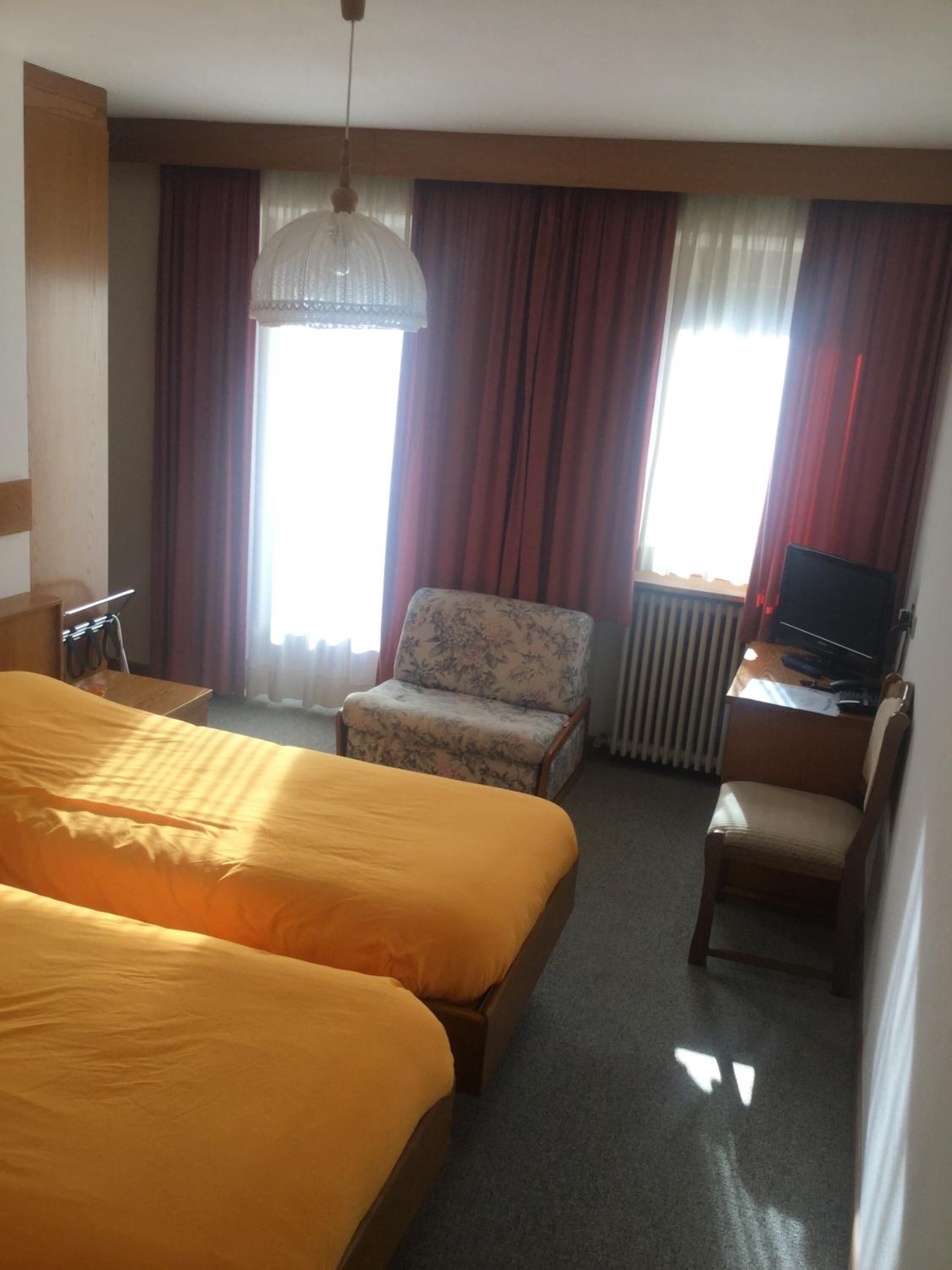 1 多间卧室、客房内保险箱、办公  桌、免费婴儿床