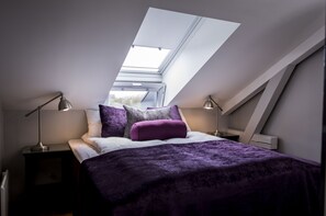 1 soverom, individuelt dekorert, individuelt innredet og skrivebord