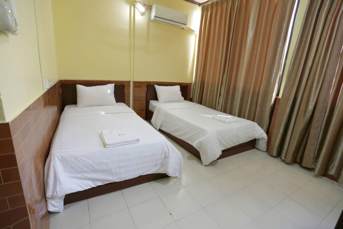 Standard Twin Room | Cortinas opacas y wifi gratis
