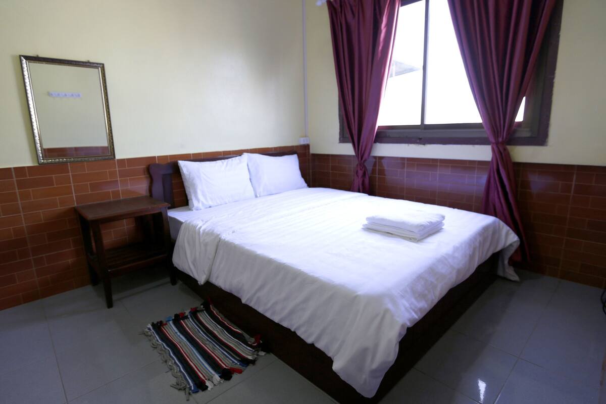 Standard Double Room | Cortinas opacas y wifi gratis