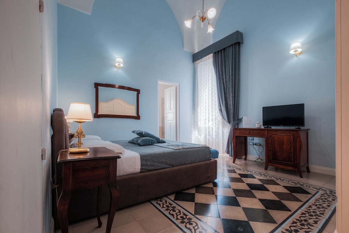 Minibar, rideaux occultants, Wi-Fi gratuit, draps fournis