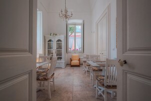 Πρωινό σε μπουφέ καθημερινά (15 EUR/άτομο)