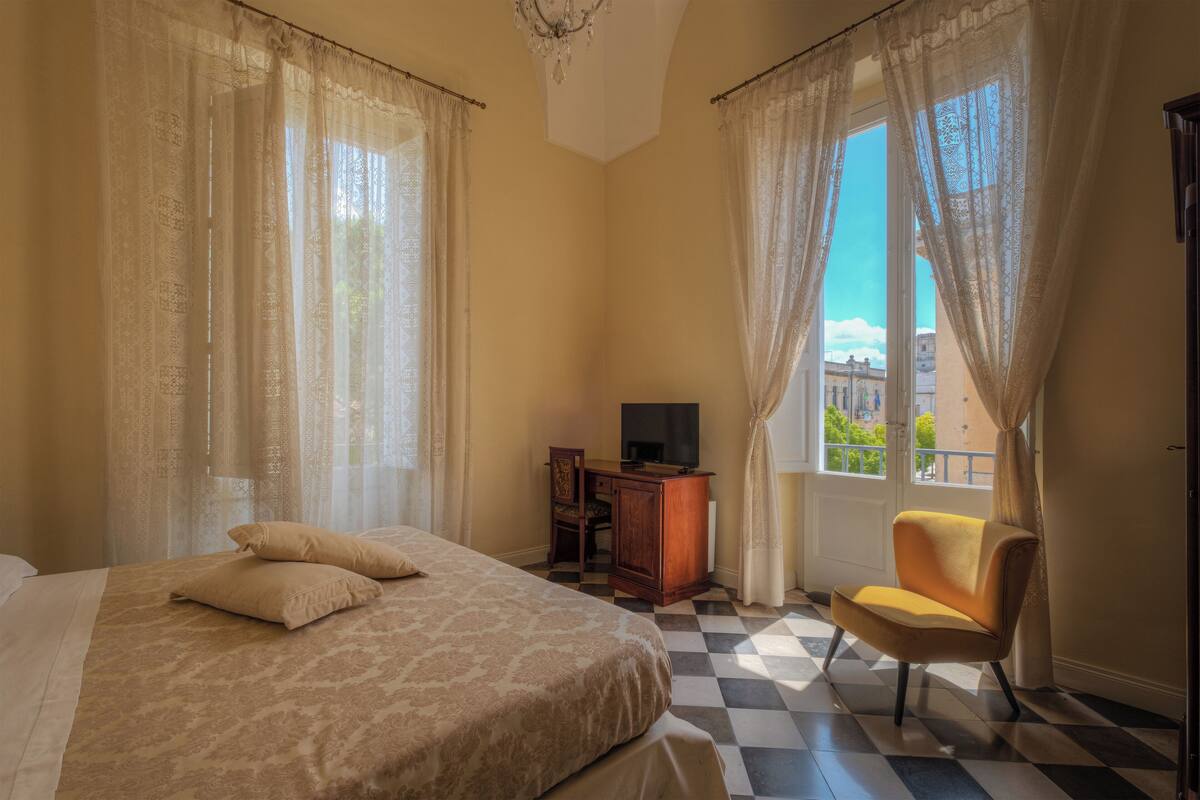 Minibar, rideaux occultants, Wi-Fi gratuit, draps fournis