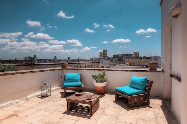 Minibar, cortinas blackout, wifi gratis y ropa de cama