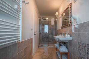 Minibar, blackout curtains, free WiFi, bed sheets - Palazzo Vaglio Relais (Nardò)