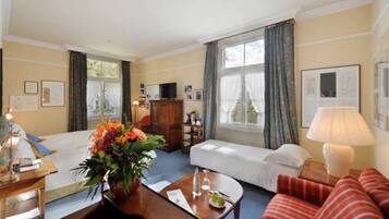 Suite | 1 dormitorio, minibar, caja fuerte y escritorio