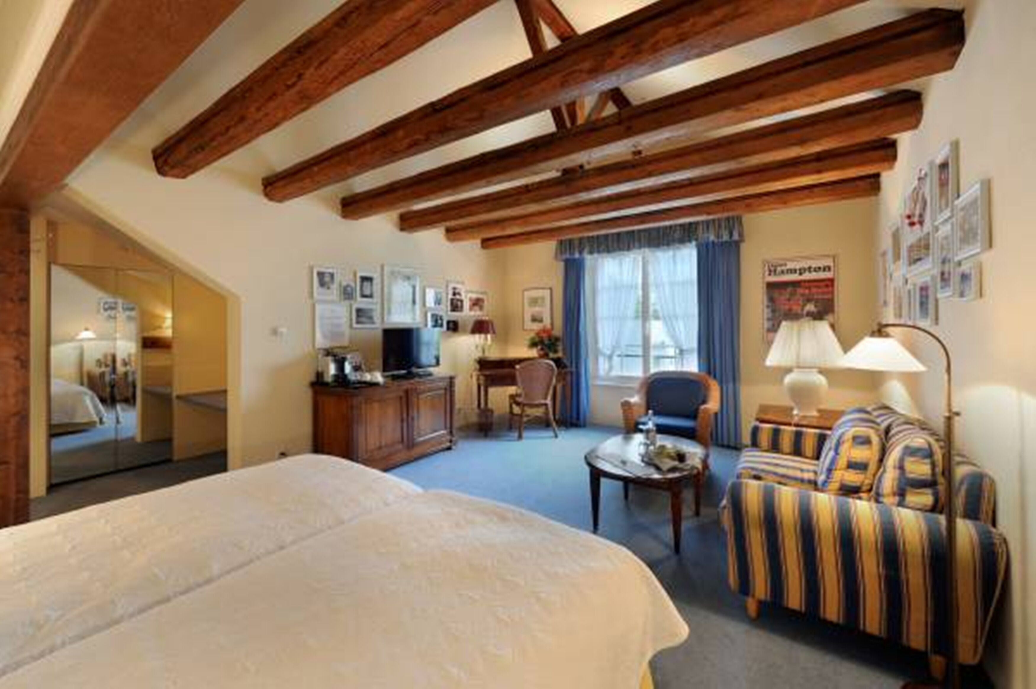 superior jazz junior suite | minibar, in-room safe, desk, soundproofing