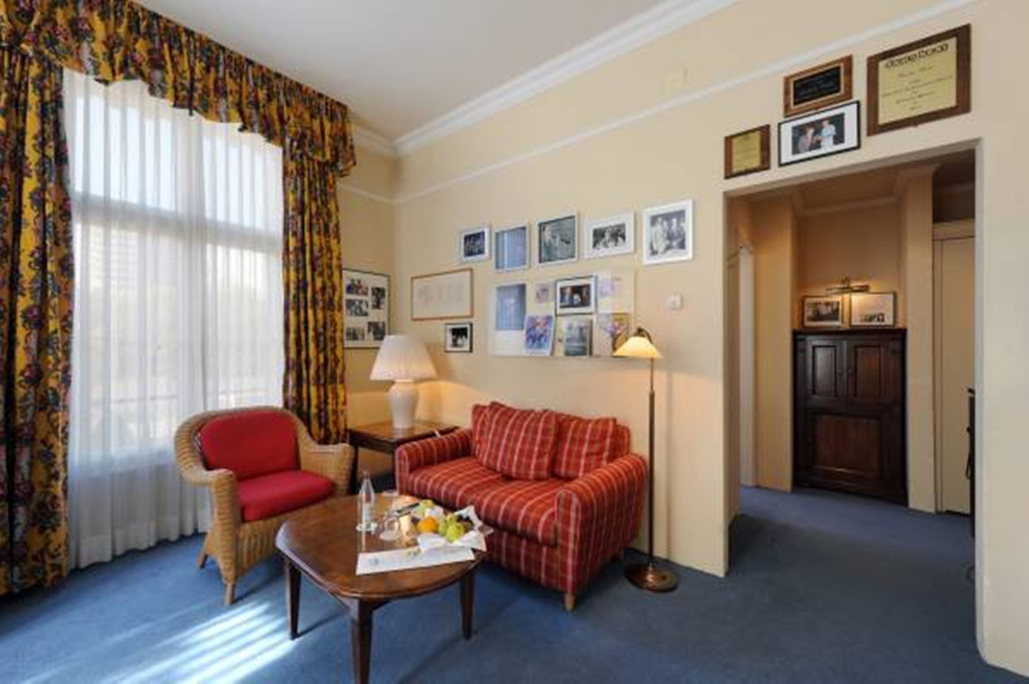 superior jazz junior suite | minibar, in-room safe, desk, soundproofing