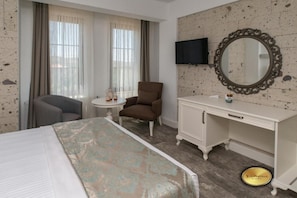 Deluxe Double Room | Iron/ironing board, free WiFi, bed sheets - Bozcaada Ersin Konak (Bozcaada)