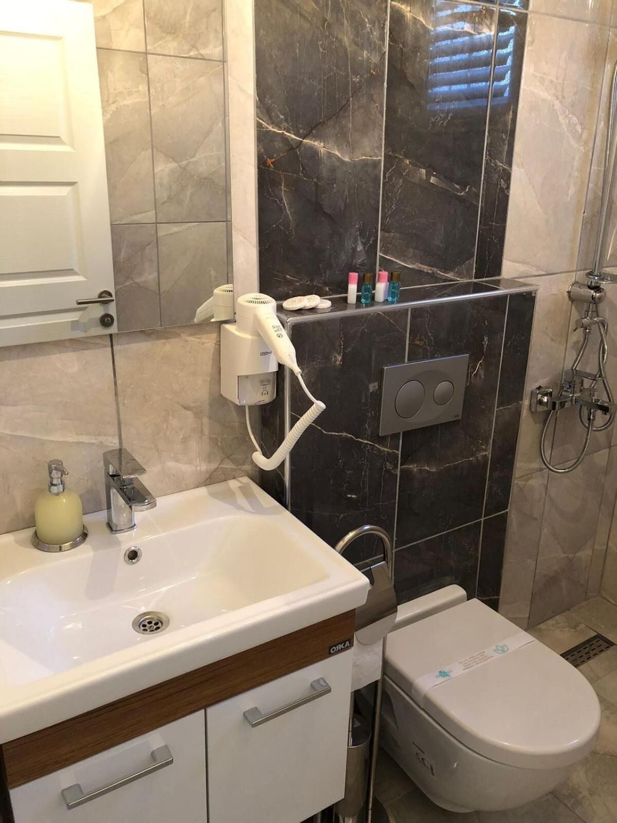 economy triple room | bathroom | shower, free toiletries, hair dryer, slippers
