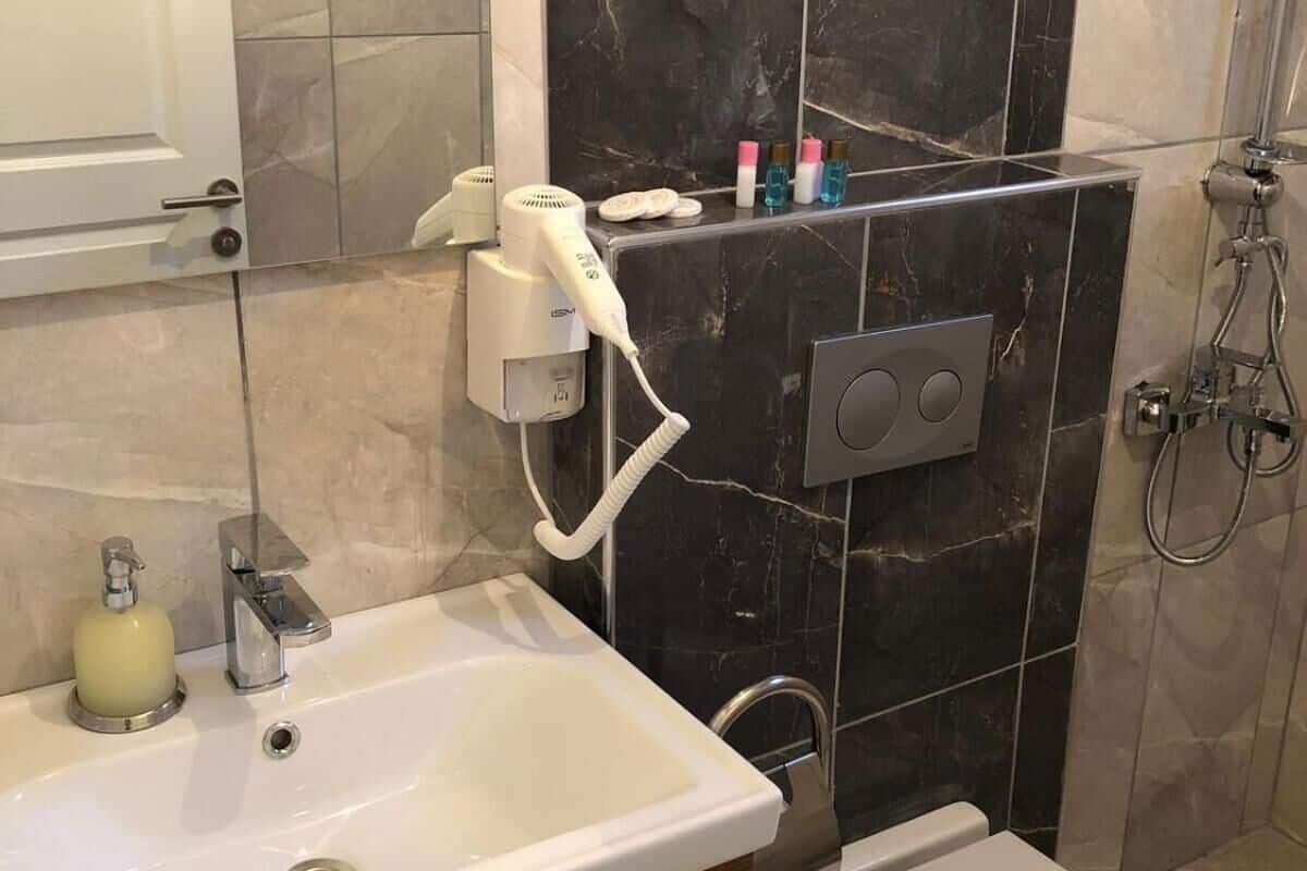 economy triple room | bathroom | shower, free toiletries, hair dryer, slippers