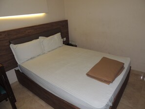 Habitación doble estándar, 1 cama King size, para fumadores | Insonorización y wifi gratis