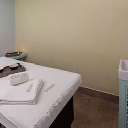 Scrub corpo, trattamenti per il viso, riflessologia, manicure/pedicure