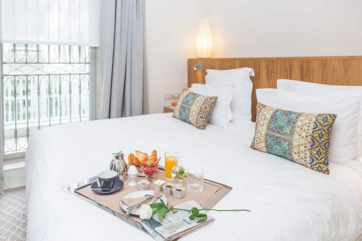 Ropa de cama de alta calidad y artículos del minibar gratis