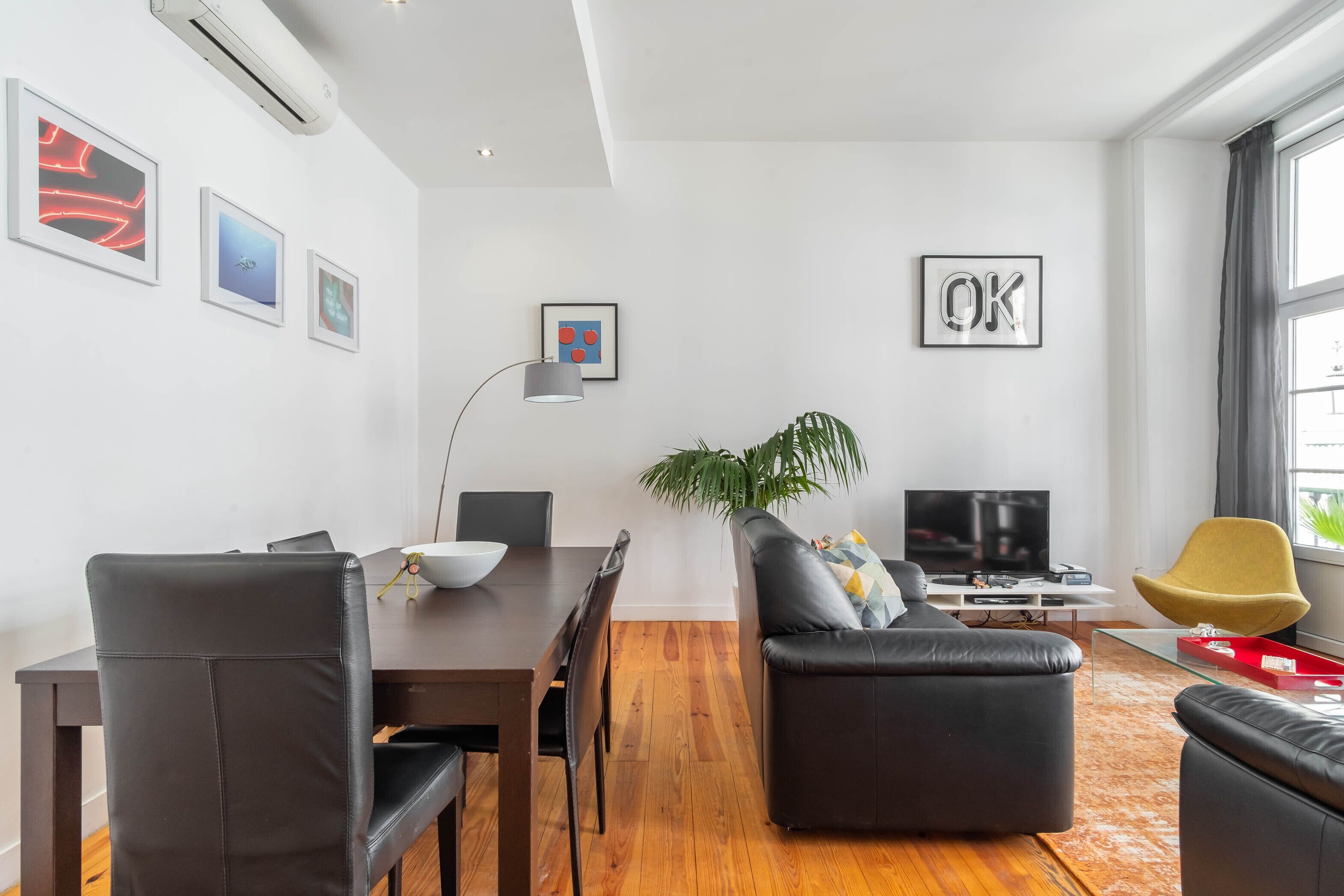 Apartment, 2 Bedrooms, Balcony, City View | Living area