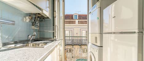 Premier Apartment, 2 Bedrooms, Balcony, City View | Private kitchen