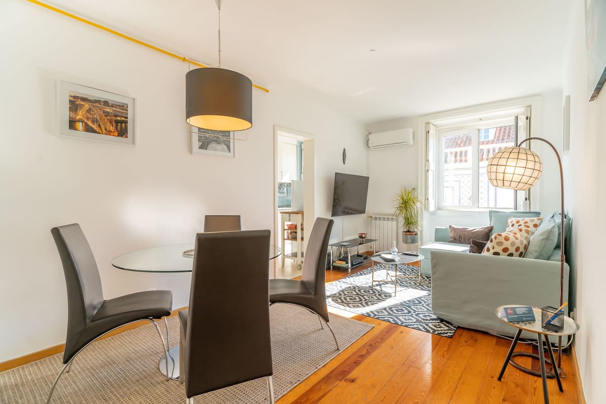 Appartement « Premier », 2 chambres, balcon, vue ville