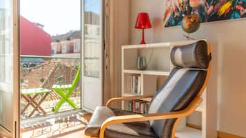 Premier appartement, 2 slaapkamers, balkon, uitzicht op de stad | 2 slaapkamers, lakens van Egyptisch katoen, luxe beddengoed