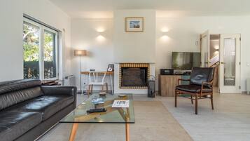 Villa, 5 Bedrooms, Private Pool | Living area | 42-inch Smart TV with digital channels, DVD player, table tennis