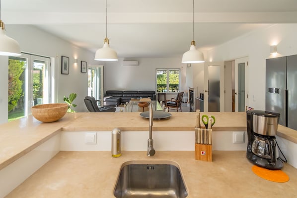 Villa, 5 habitaciones, alberca privada | Cocina privada | Refrigerador con congelador, microondas, horno y parrilla de estufa 