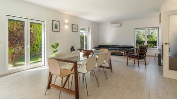 Villa, 5 Bedrooms, Private Pool | Living area | 42-inch Smart TV with digital channels, DVD player, table tennis
