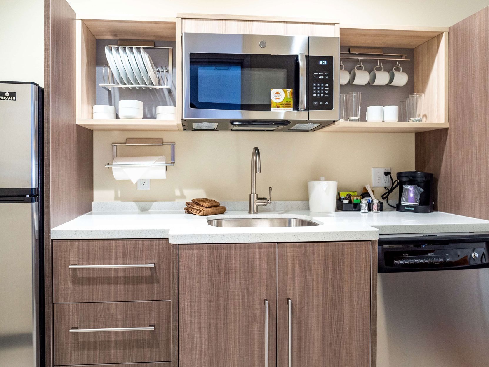 Private kitchen | Fridge, microwave, stovetop, dishwasher