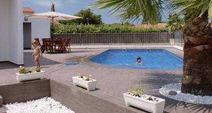OFFER House with private pool with saline chlorination and garden and terraces