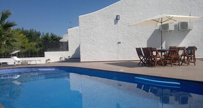 OFFER House with private pool with saline chlorination and garden and terraces