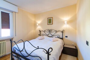 2 Schlafzimmer, Bügeleisen/Bügelbrett, kostenloses WLAN