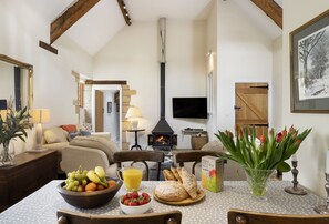 Dining - Nellie's Barn, offers the utmost peace and tranquility. (Naunton)