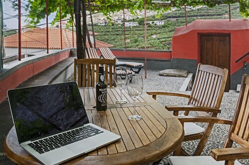 Casa da Aldeia, smell the aroma of  grape harvest
