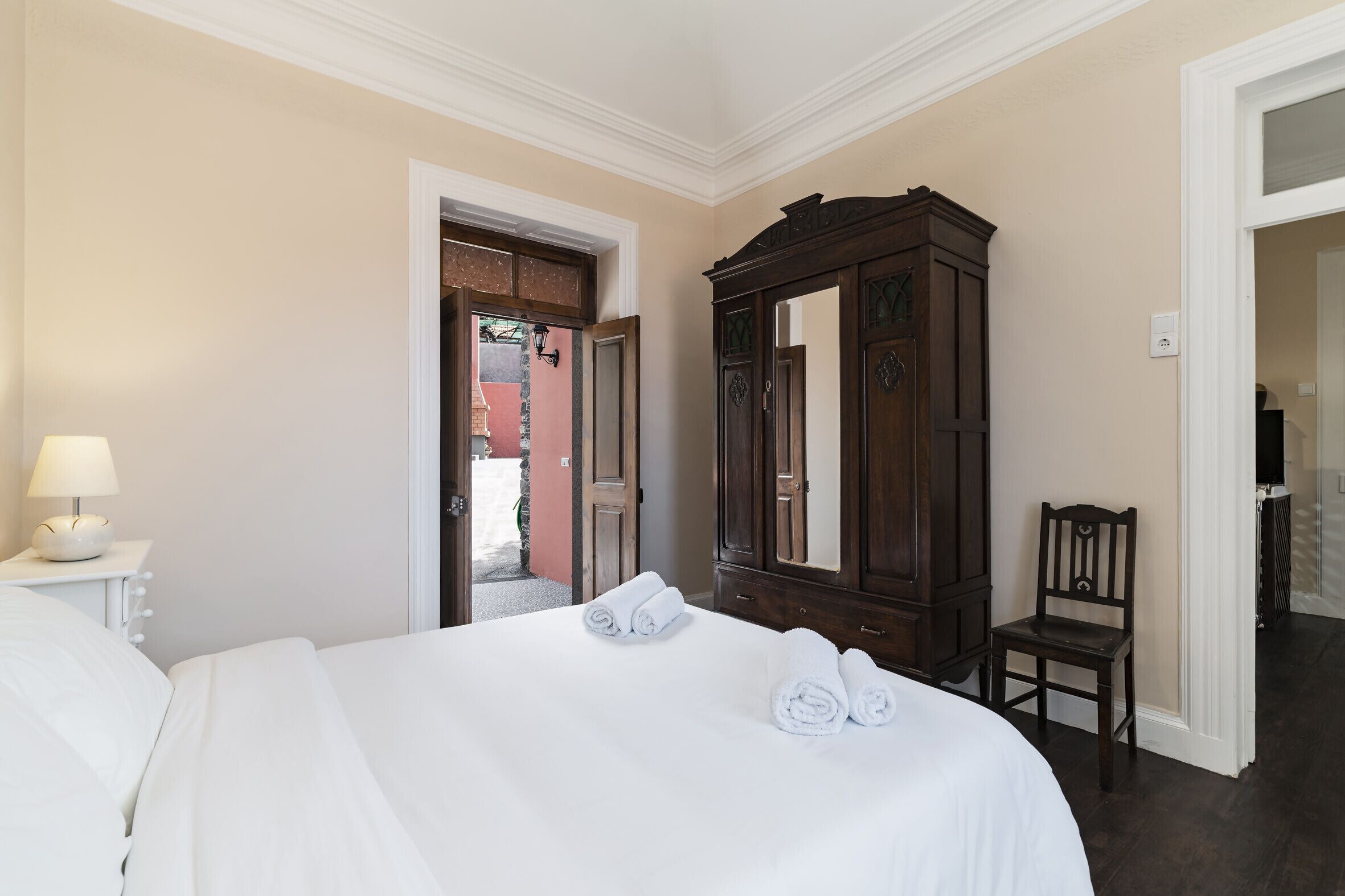 3 quartos, ferros/tábuas de passar roupa, Wi-Fi, roupa de cama