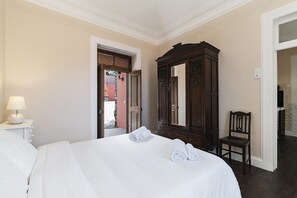 3 quartos, ferros/tábuas de passar roupa, Wi-Fi, roupa de cama