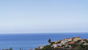 Vista para praia/oceano