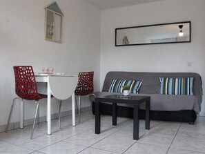 TV - Seaside studio near park (La Rochelle)