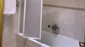 Đồ dùng nhà tắm miễn phí, khăn tắm