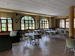 Breakfast area - Hotel Silos 2000 (Santo Domingo de Silos)