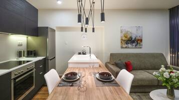 Apartment, City View | Private kitchen | Fridge, oven, stovetop, dishwasher