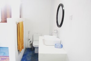 Bathroom - Why Not Villas (Paje)