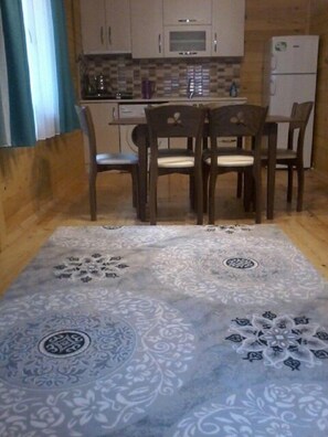 Apartment, Küche | Eigene Küche | Großer Kühlschrank, Herdplatte, Wasserkocher