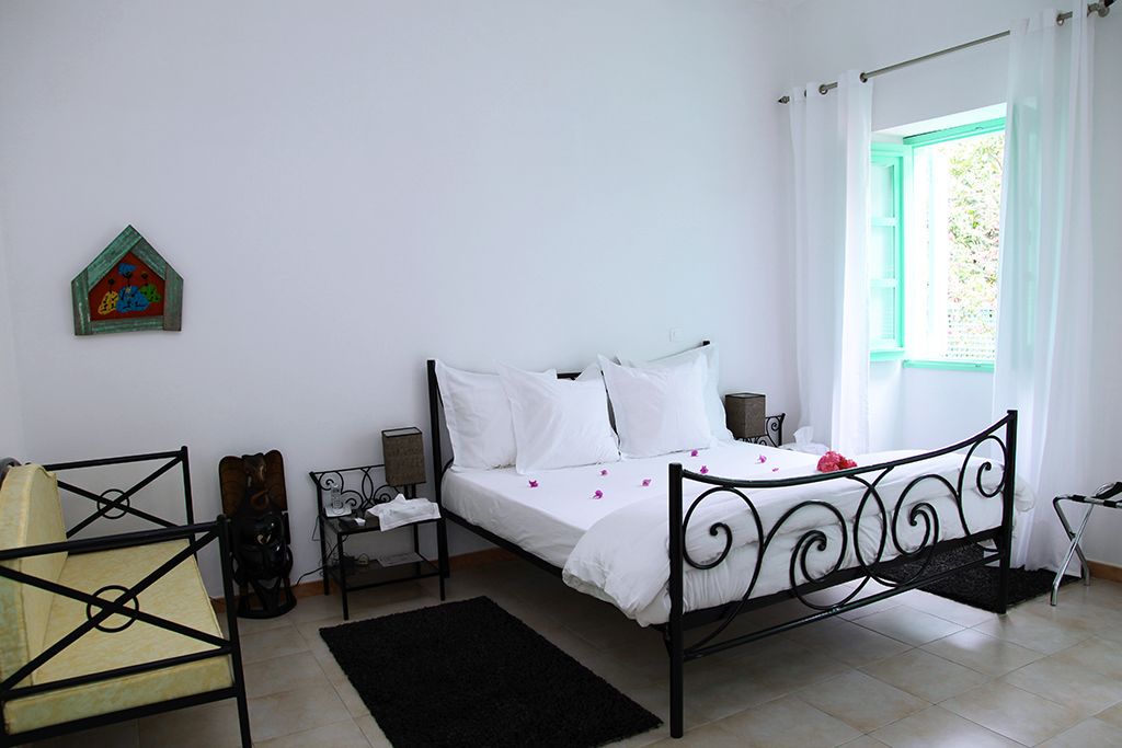 Triple Room | Minibar, desk, blackout drapes, iron/ironing board