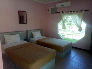 ห้องอีโคโนมีดับเบิล, เตียงควีนไซส์ 1 เตียง, วิวสวน | 1 ห้องนอน, ตู้นิรภัยในห้องพั�ก, โต๊ะทำงาน, เตียงเสริม/เปล