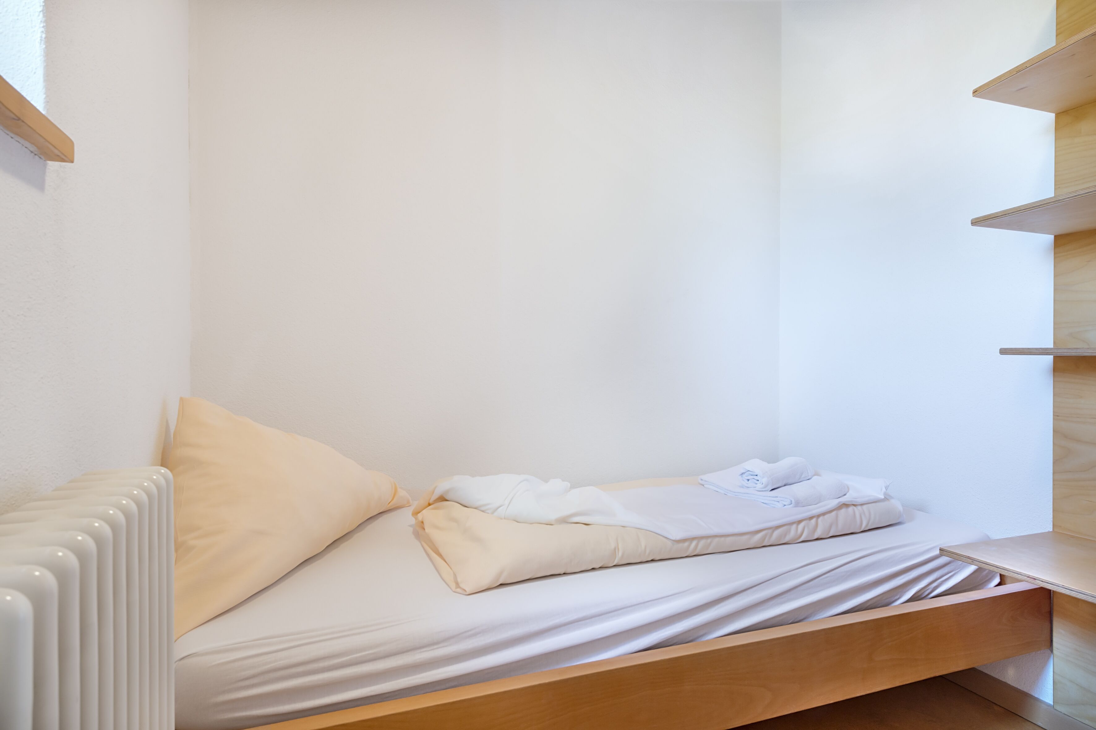 studio 5, balcony, lake view | living area