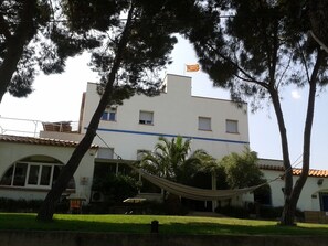 Front of property - Alberg Costa Brava - Hostel (Llanca)