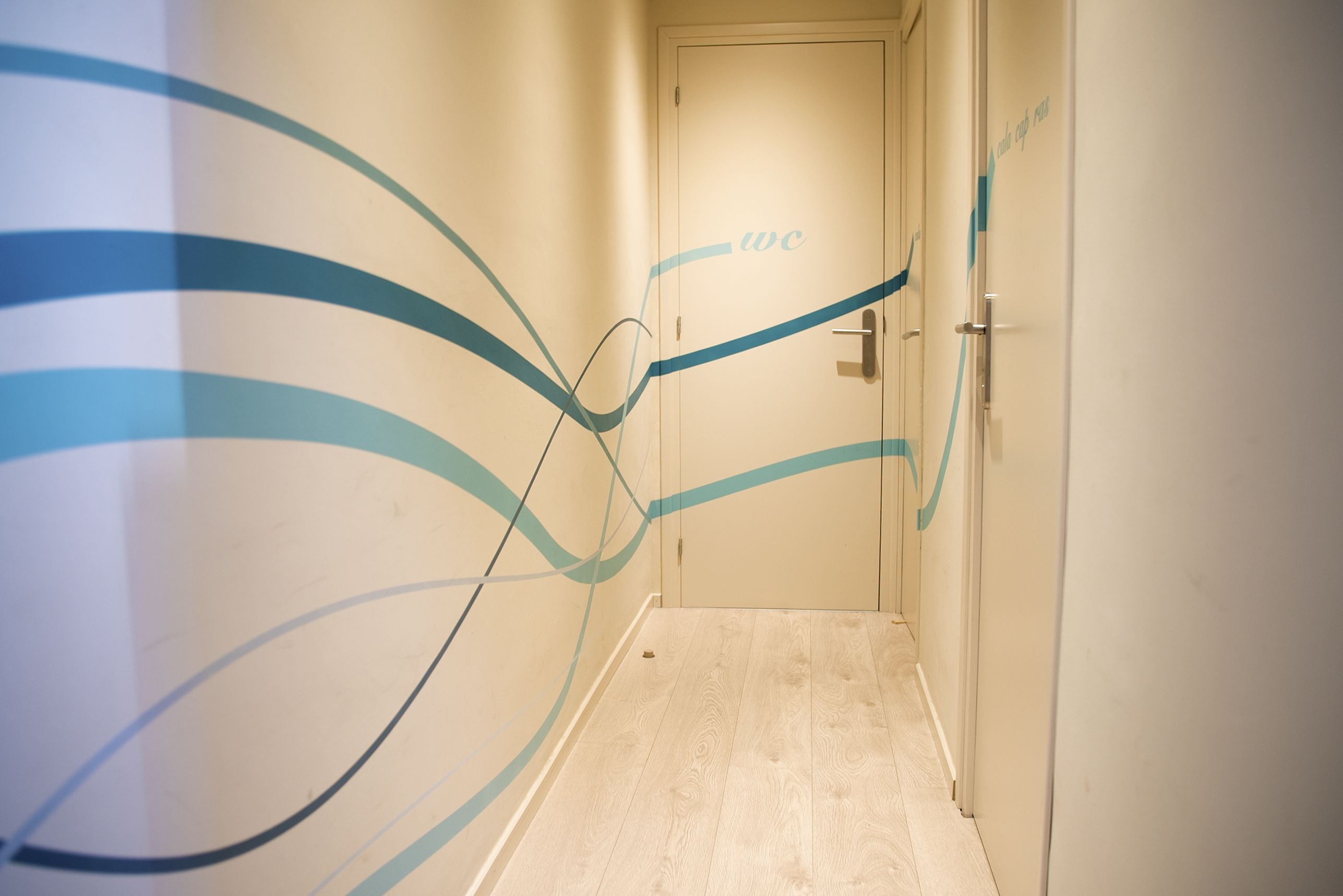 Twin kamer, gemeenschappelijke badkamer | Een kluis op de kamer, gratis wifi, beddengoed