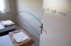 Twin Room, Shared Bathroom | In-room safe, free WiFi, bed sheets