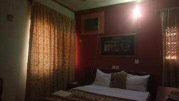 Standard Room | Desk, free WiFi, bed sheets