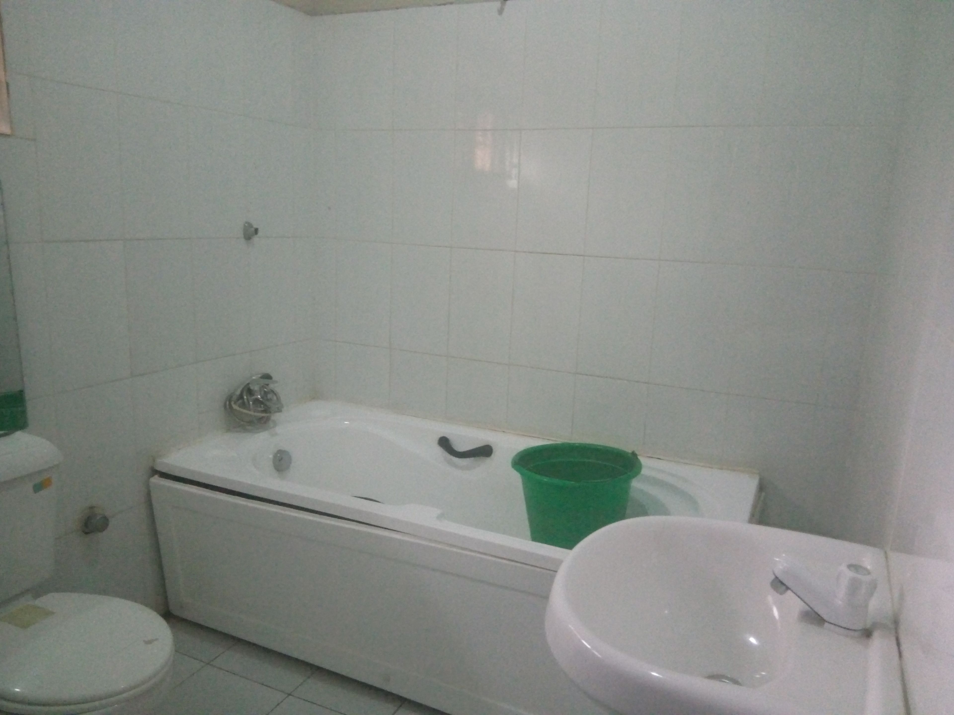 Luxury Room | Bathroom | Shower, rainfall showerhead, free toiletries, towels
