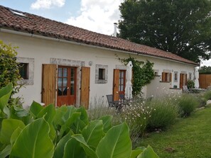 Traditional Cottage, 2 Bedrooms, Pool View, Garden Area (Le Poirier) | Terrace/patio - Gîtes La Vieille Gorce (Asnois)