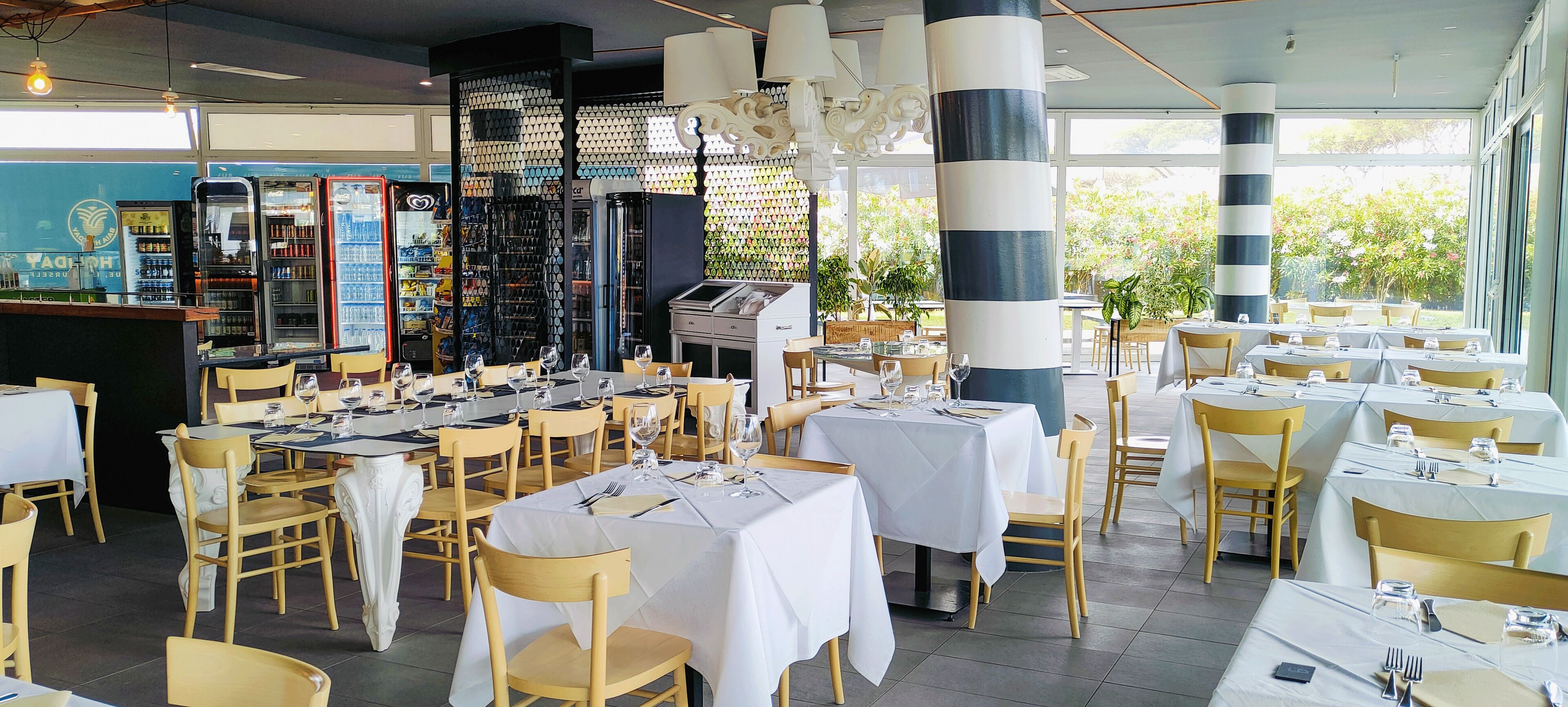 Päivittäinen mannermainen aamiainen (12 EUR per henkilö)